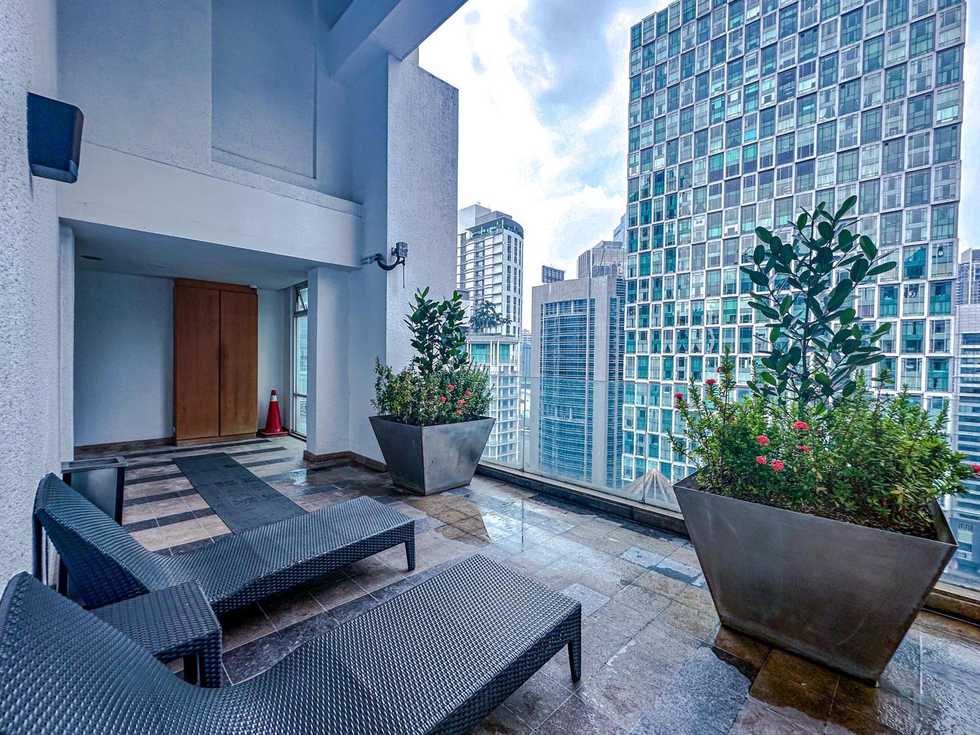 Klcc Suites By Nhb Kuala Lumpur Exterior foto