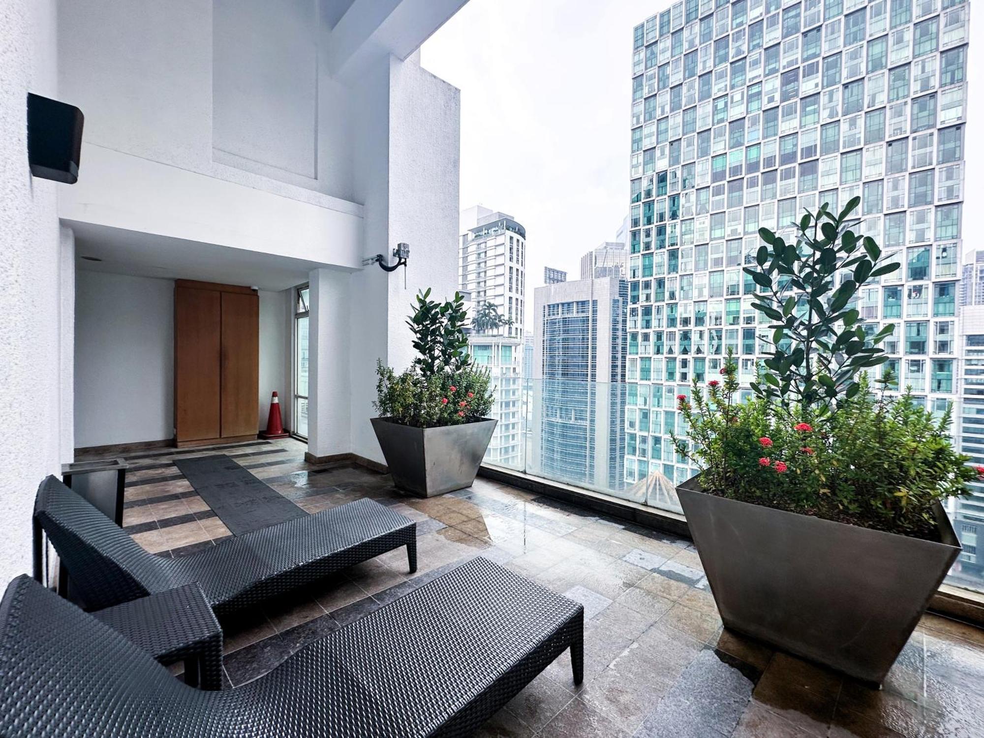 Klcc Suites By Nhb Kuala Lumpur Exterior foto