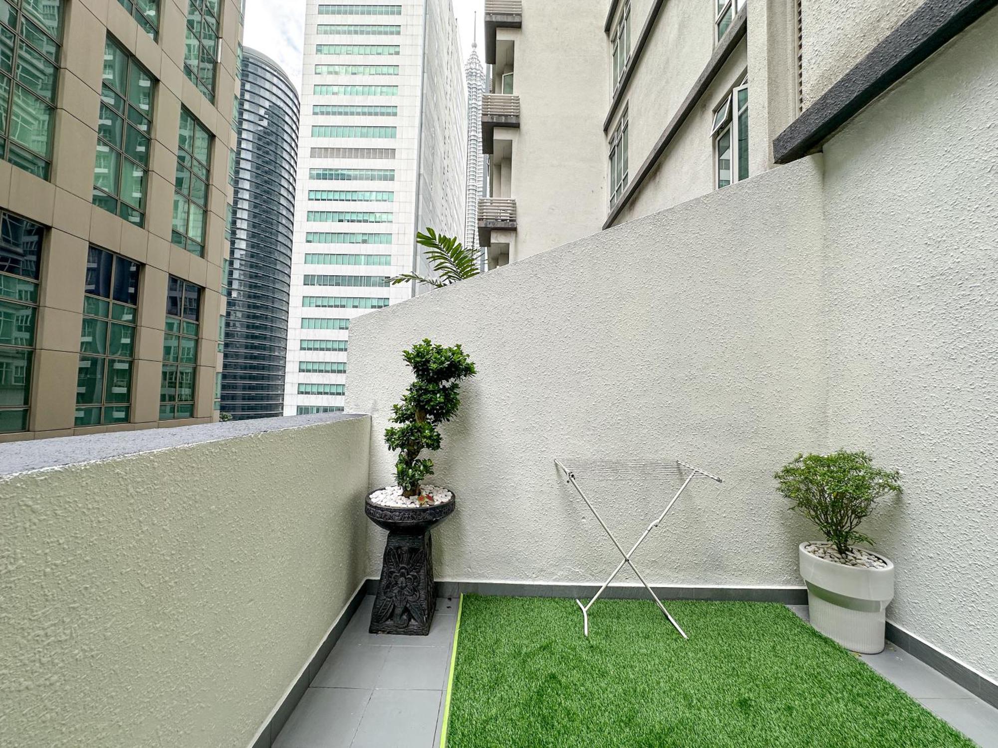 Klcc Suites By Nhb Kuala Lumpur Exterior foto